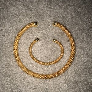GOLD CHOKER AND BRACELET
